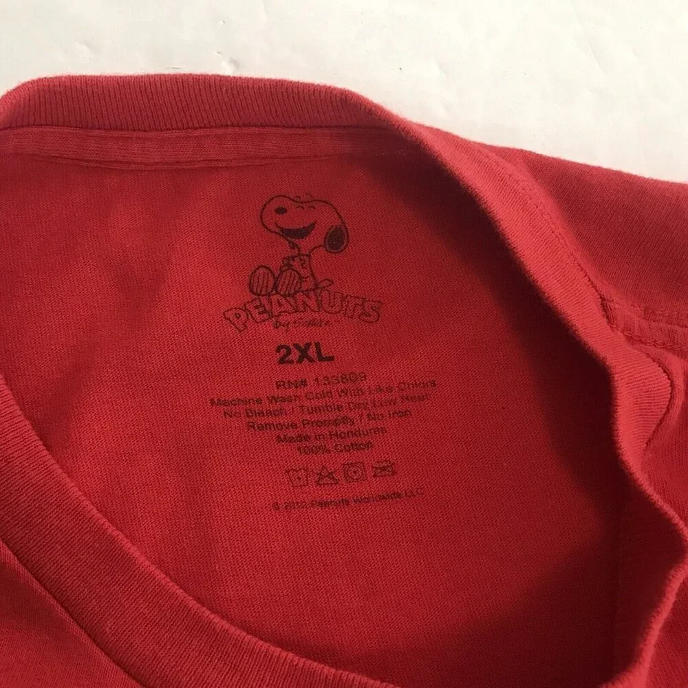 Snoopy Santa Men's Sz 2XL Short Sleeve T-Shirt Peanuts Christmas Tee Holiday Red - Picture 5 of 5